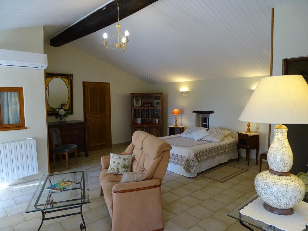 Bastide Des Princes B&B Caderousse Exterior foto