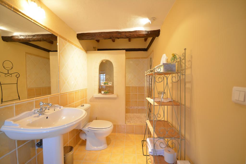 Bastide Des Princes B&B Caderousse Exterior foto