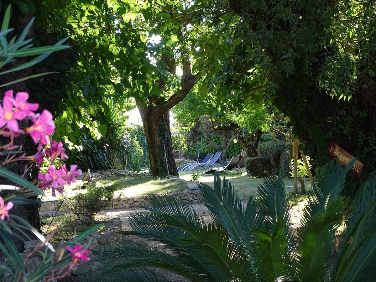 Bastide Des Princes B&B Caderousse Exterior foto